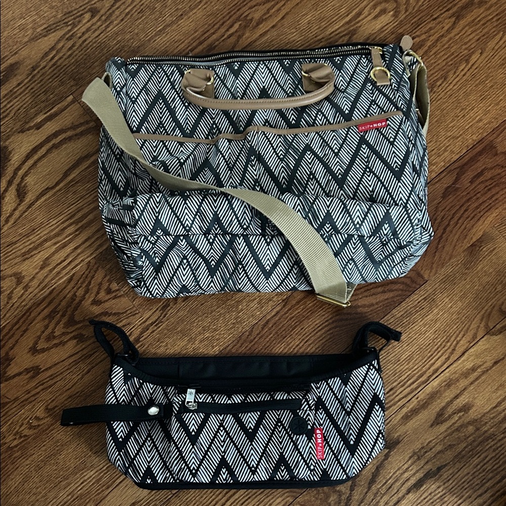 Skip Hop Stylish Black/White Patterned Women's Bag with stroller attachment bag